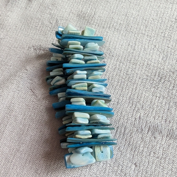 Jewelry - Vintage Teal Shell Coral Stretch Bracelet